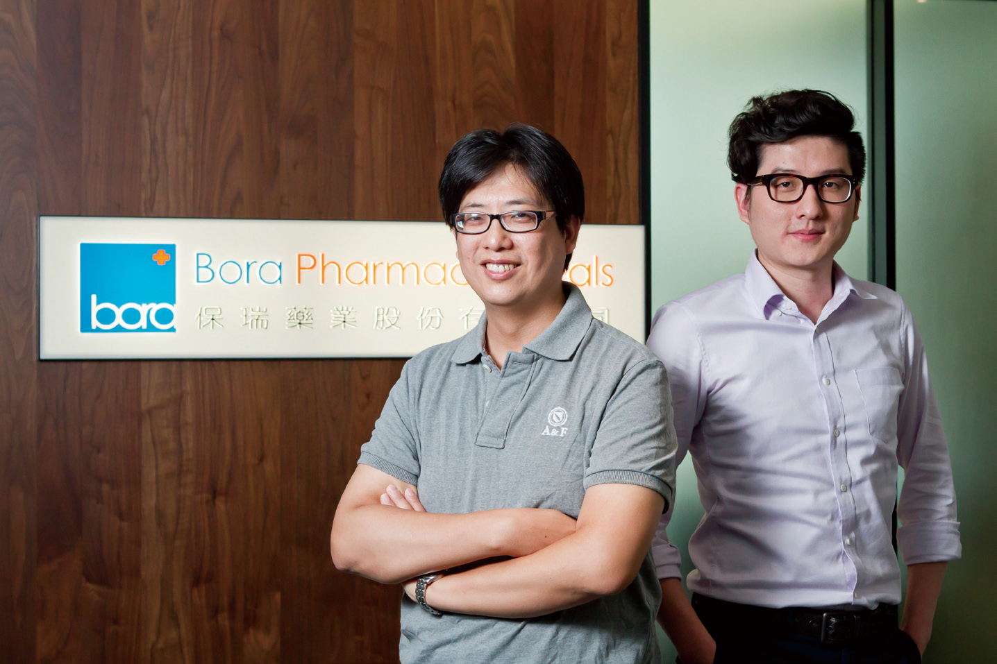 保瑞藥業資訊部經理吳柏松(左)與資訊部技術副理徐鳳翔。